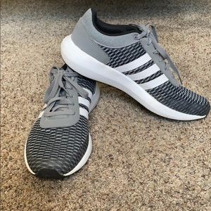 Mens Adidas cloudfoam race Size 10 Sneaker